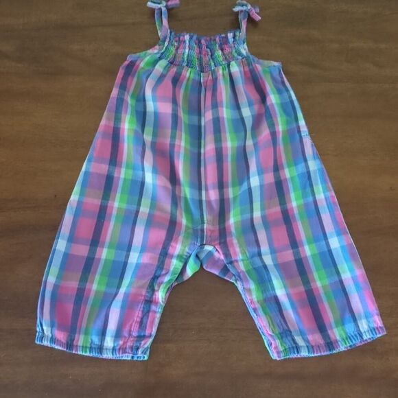Mini Boden Other - Mini Boden baby girls smocked Romper with snaps size 6-12M GUC
